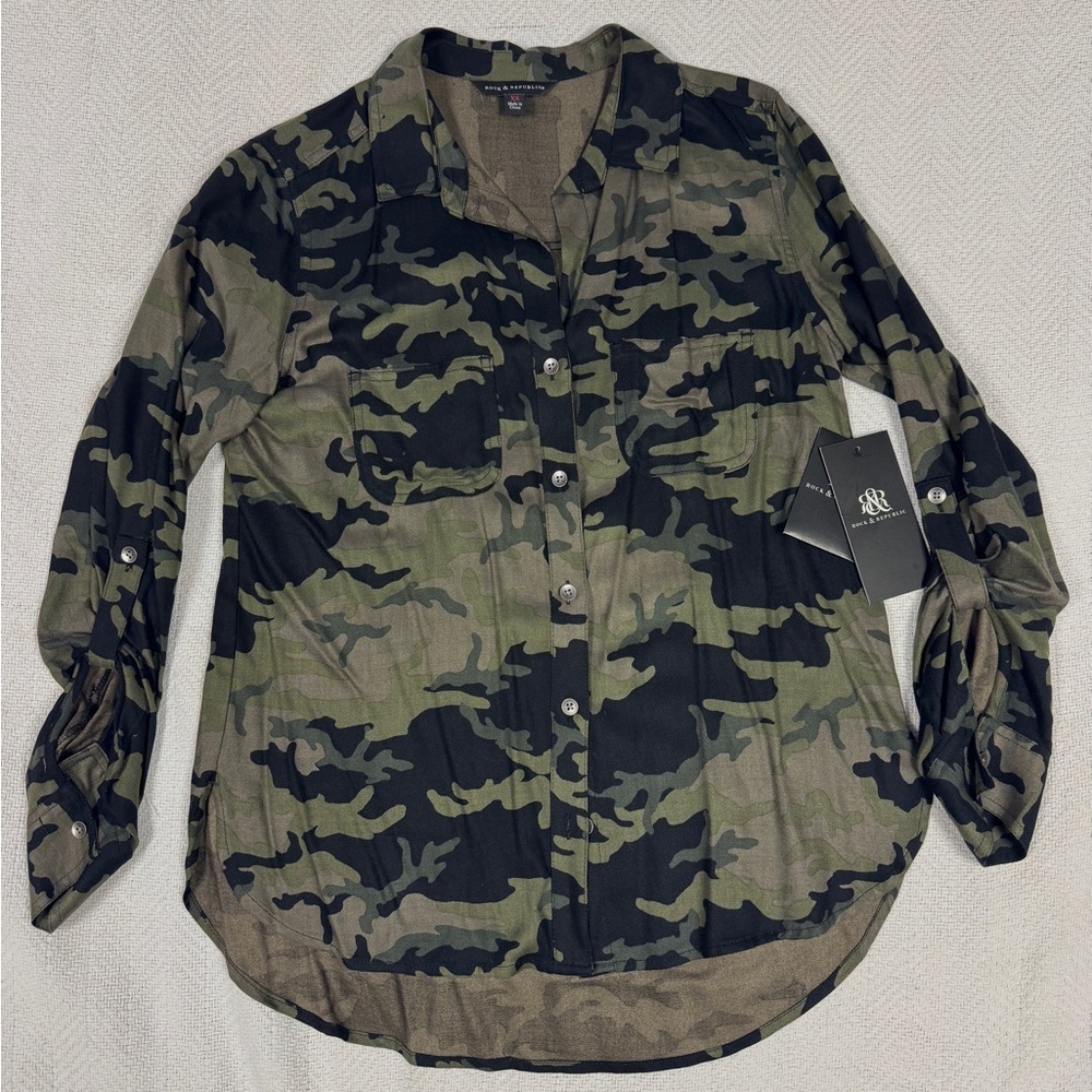 Rock & Republic Camouflage button up. NWT. Size XS.